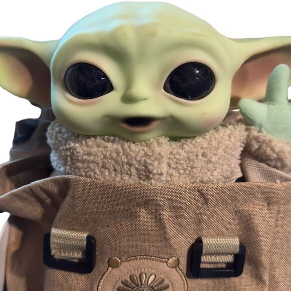 Star Wars The Mandalorian The Child 11" Talking Baby Figure In Carrying Bag - Picture 4 of 9